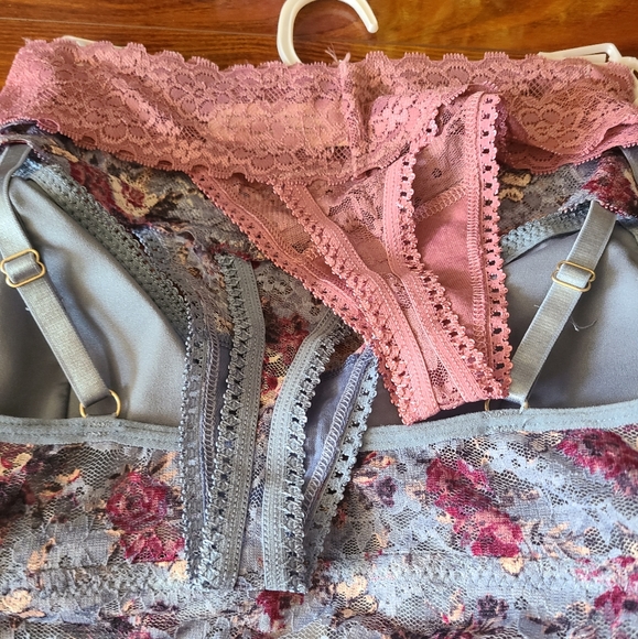 Jessica Simpson 3pc Bralette & Thong Set - Picture 7 of 10